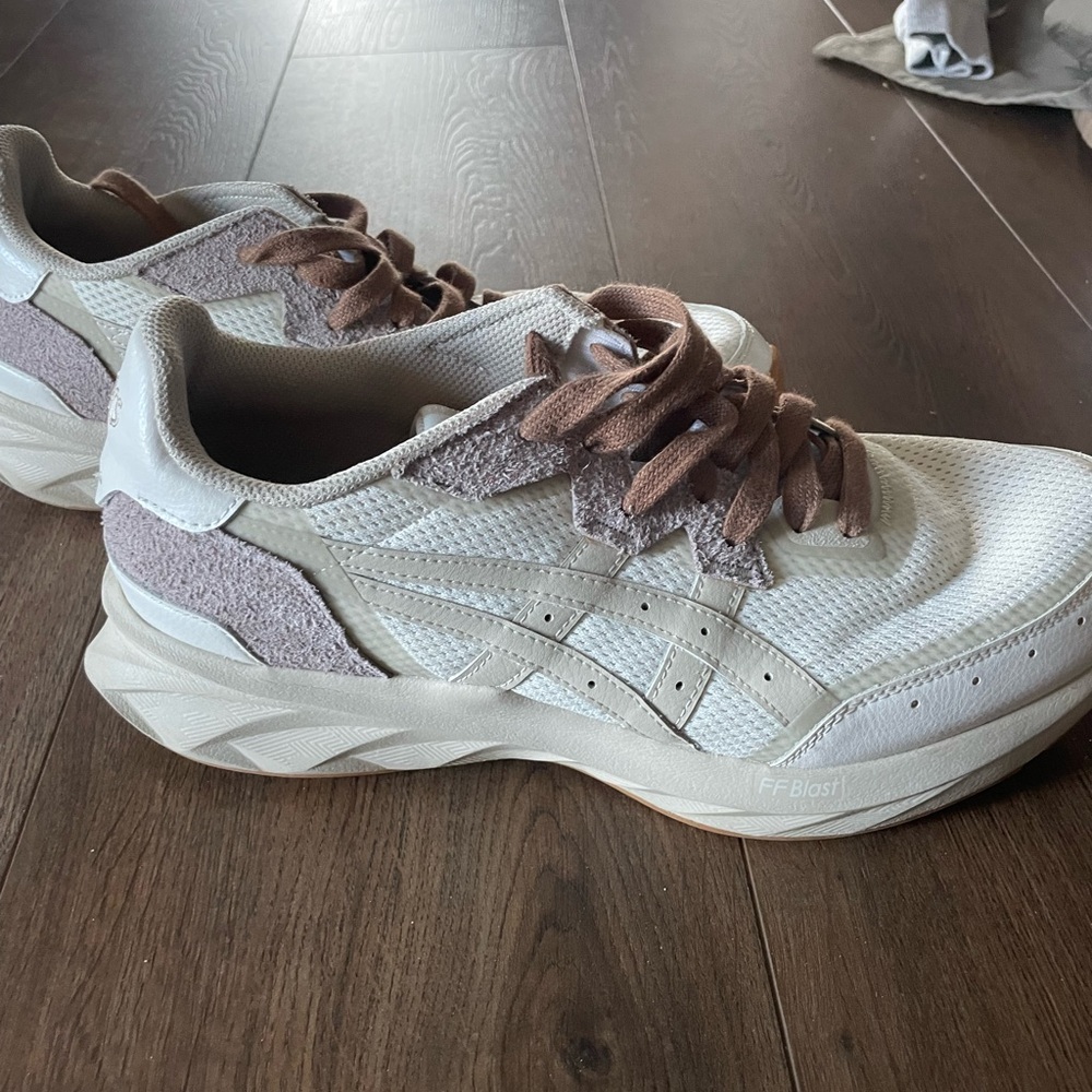 ASICS earth day running shoes men’s size 9.5